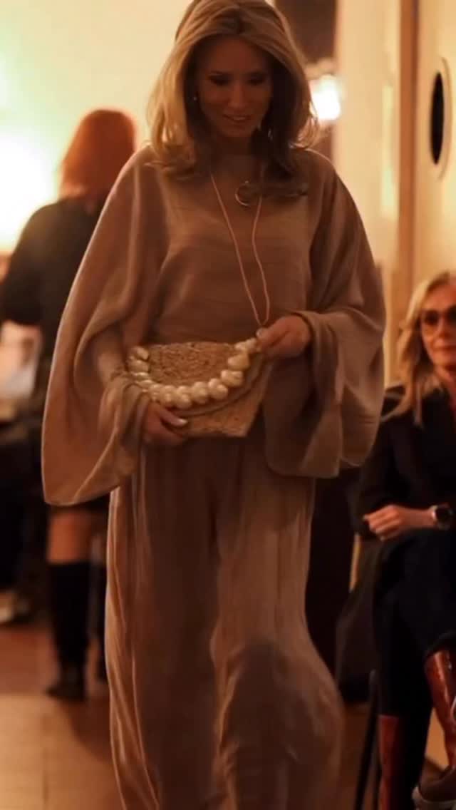 A glimpse into our fashion show ✨
@susannevannispen
@ingemoerenhout
@elsvaneetvelde
@tibau.els
@ellenpetri
@alizeedingemans
#modeshow #fashion #multıbrandstore #shoplocal #bestclients❤️