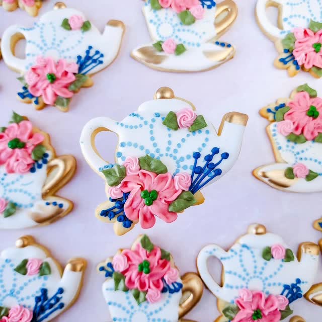 Funny thing about tea parties is I'm obsessed with them yet don't really drink tea 😆 but they're ever so pretty 💕
If you know me you know I like to make things - like everything I could possibly try to make I'll try. And I've been crafting tea blends for the Mother's Day boxes and I'm super excited for these! Stay tuned mama's!
#mothersday #norwood #peterborough #teacookies #asphodelnorwood