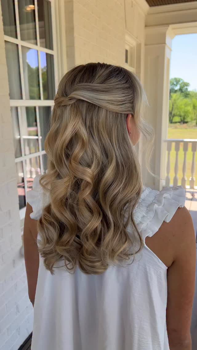 The half-up of spring/summer 🌷☀️
Stylist Lillian
@donovanmanor
@aneventtorememberplanning