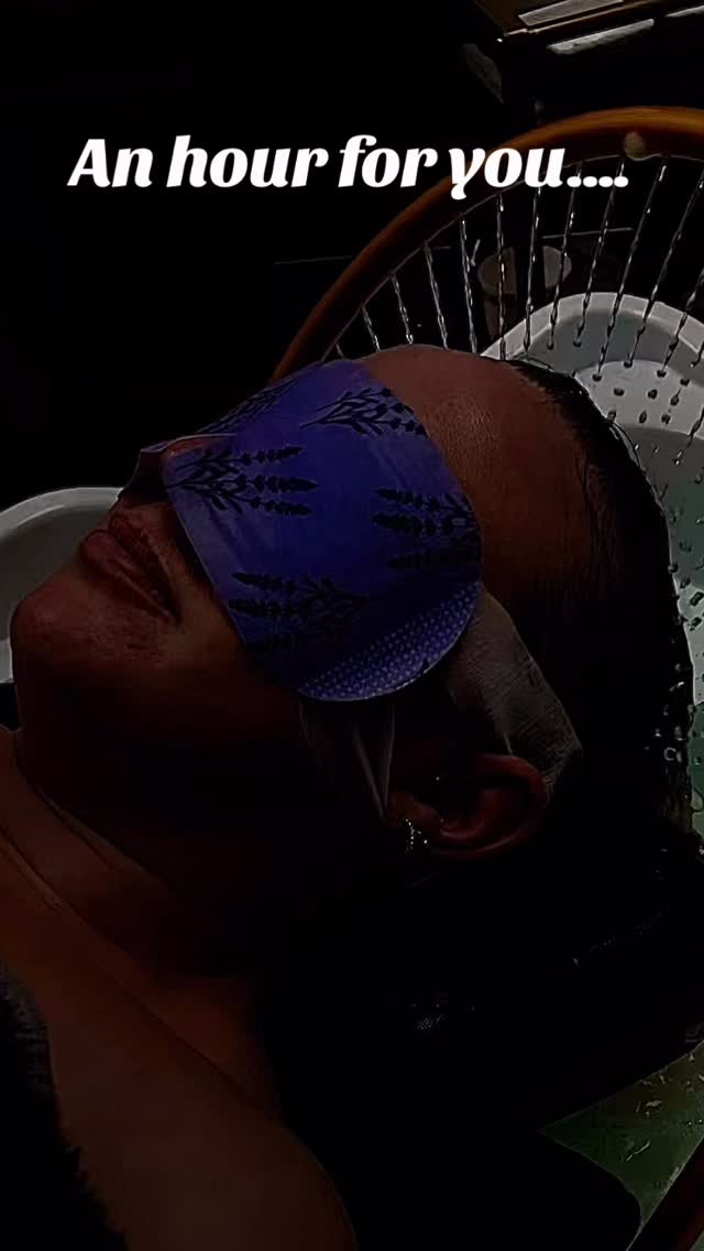 A moment of calm - warm water cascading from the halo over your scalp whilst you relax with a heated eye mask.
The warmth isn’t just for comfort — it has real therapeutic benefits that enhance the entire experience:
✨ Relieves Eye Strain & Fatigue
Gentle heat helps relax those tight and overworked muscles around the eye, easing tension that people often don’t realise they’re holding.
✨ Encourages Better Tear Flow
Warmth supports the natural oil glands around the eyes, which can help with dryness and that heavy, tired-eye feeling.
✨ Deepens Nervous System Relaxation
Covering the eyes signals the brain to switch into “rest mode.” The heat amplifies this by soothing the nervous system — helping clients drop into a deeper state of calm during the halo treatment.
✨ Reduces Facial Tension
The muscles around the eyes connect with the forehead and temples. When those soften, it helps release tension across the upper face.
Want to book your Japanese Head Spa experience, follow the link below:
https://www.fresha.com/book-now/perfect-piercings-and-beauty-bbo0cko8/services?lid=914988&eid=3298793&share&pId=861248
Vouchers also available- DM me for more.
#wellbeing #fyp #relaxation #massage