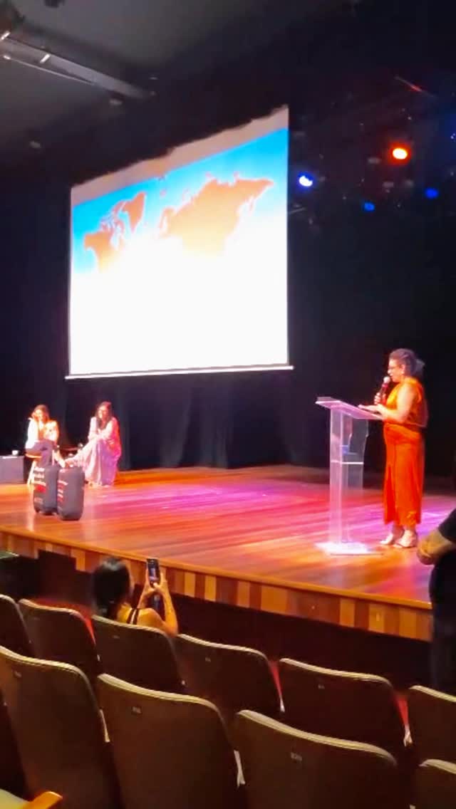 QUE MOMENTO INCRÍVEL!
O @jopa.gram brilhou e levou o prêmio Melhores Escolas, Melhores Projetos 2025! 🏆
A Diretora Pedagógica, Rosimeire Leme, expressou toda a paixão e o empenho por trás dessa conquista. É sobre conexão, amor e o poder transformador da leitura! 📚
Parabéns à todos que participaram desse projeto maravilhoso e que acreditam no futuro por meio da educação! ❤️
Vamos celebrar essa vitória juntos! ✨
#Educação #Memp2025 #ColégioJoãoPauloI #LeituraTransforma #Eloin