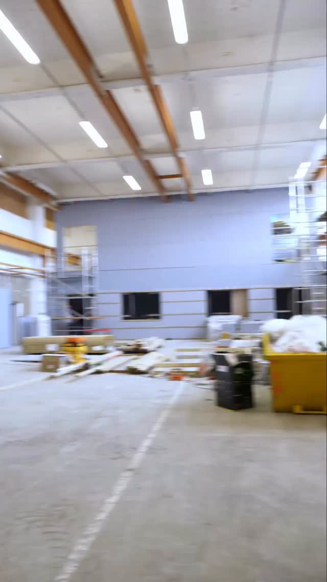 We are leveling up….
200 sheets of Soundbloc down, 400 to go. It’s a Soundbloc Party… 🥳
#renovation #livemusicindustry #productionstudios