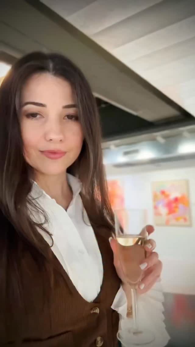 BE READY!!!
Something beautiful is about to bloom…
This Friday, April 10 from 6 PM, the opening of the art exhibition EPIC WOMEN: IN BLOOM 🌺 begins.
An incredible show curated and organized by the amazing team at @bakerhousegallery in Graz, Austria.
Bringing a powerful selection of artists and stunning artworks.
Feel the energy of this special moment and discover a glimpse of the exhibition.
Don’t miss it… and come meet the artists behind the art.
See you there 💌
Viktoria SG
#contemporaryart #artexhibition #womenartists #artcollector #artgallery