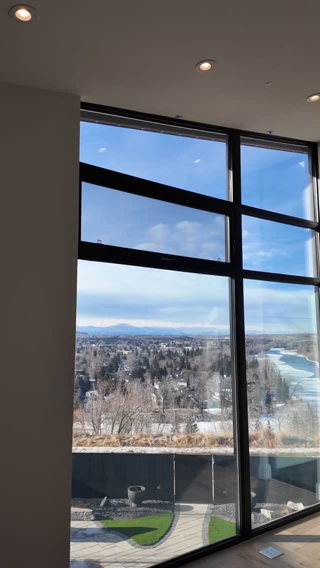 Magic!! 🪄✨
@luxwindows
#custombuild #dreamhome #houses #calgaryhomes #luxurybuilders