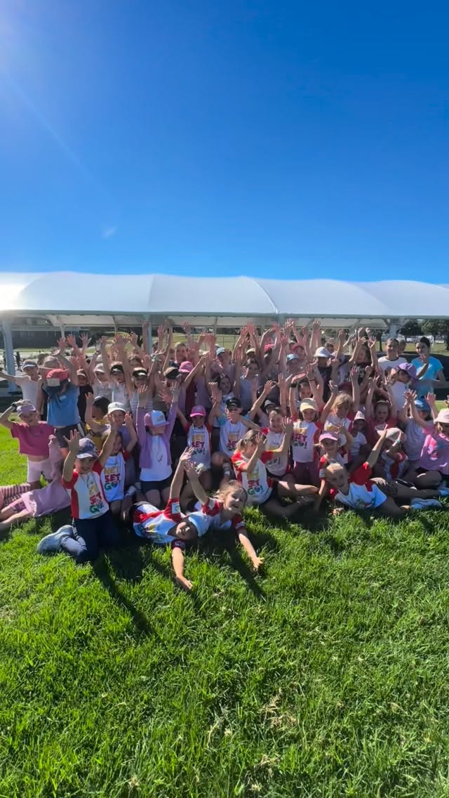SOLD OUT at Heffron today with 100 aspiring athletes chasing their netty dream & making memories with friends along the way 🥳🏐🎉
.
.
#shapingfuturediamonds #netball #netballclinic #schoolholidays