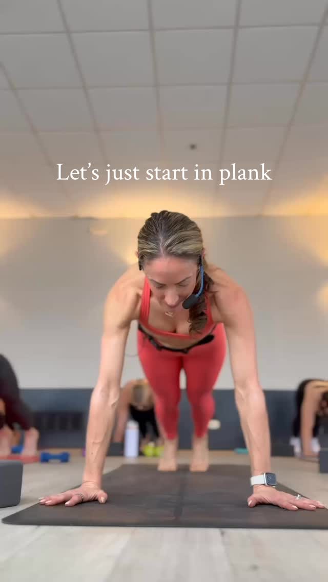 If you’ve taken my sculpt class, you already know…
we don’t just hold plank 😏
We add movement.
We add balance.
We add a little “why are we still here?” energy 🔥
But every single variation is building
👉 strength
👉 stability
👉 control
It’s full body work in one position—and it works
Tell me… which one are you powering through, and which one are you dropping to your knees for? 👀
#yogasculpt #strengthandsculpt #fullbodyburn