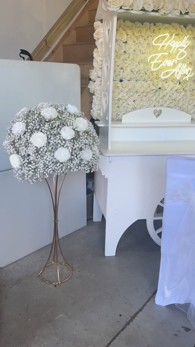 Ivory/white and gypsophila range 🤍