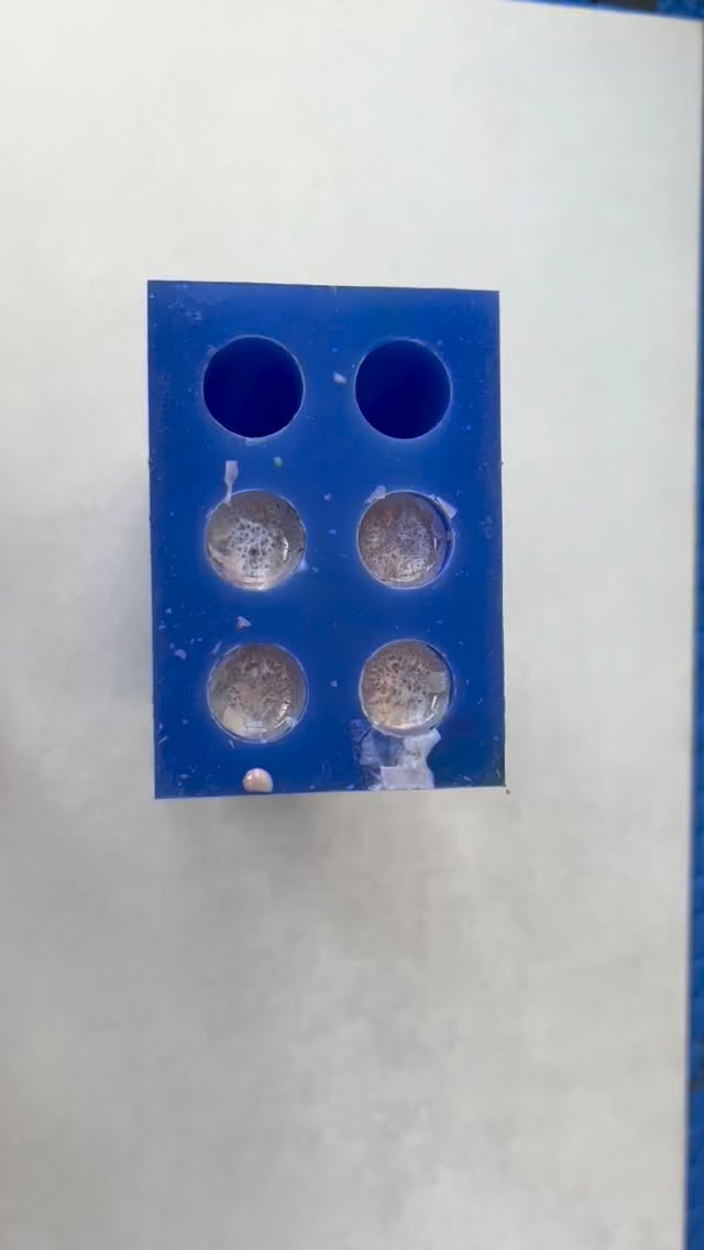 Too excited to share this new Swarovski encrusted Grand Ophelia…
This is an in-house material called Prima Ballerina and I am OBSESSED with how this turned out.
I’ll get this beauty up on the website this weekend… day and time TBC. Keep your eyes peeled folks 👀
Let me know in the comments which material you think needs the Swarovski treatment next!!
#blackrobinpens #blackrobinophelia #fountainpen #swarovskicrystals #fountainpencommunity