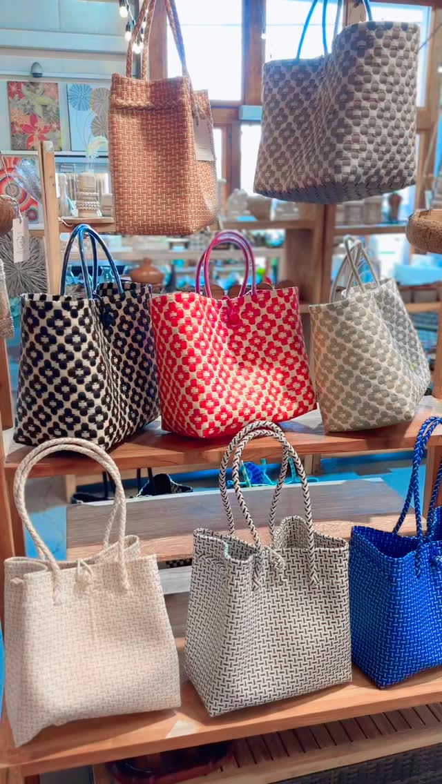 爆発的に春物たくさん入荷!!
バリ島パサールバッグ、メルカドバッグをはじめ、
職人技が光るアタバッグまで
バリ島直輸入価格でご提供させていただいております。
サイズ、カラバリ等、今シーズンが過去1だと思います。
職人の手編みの手しごとを手に取って見てもらえたら嬉しいです。
#メルカドバッグ#パサールバッグ#アタバッグ