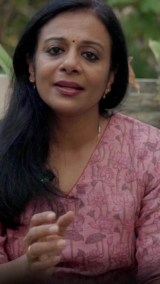 You walk into the gym and suddenly feel like you don’t belong.
Everyone looks younger. Stronger. More confident.
And there you are… second-guessing every move.
“Am I doing this right?”
“Are they watching me?”
“Do I look out of place?”
This is the reality for so many women in their 40s starting their fitness journey.
It’s not just about the workout.
It’s the mental noise. The overthinking. The feeling of being judged.
But here’s the truth no one tells you:
No one is watching you.
Everyone in that gym is too busy thinking about their own reps, their own body, their own progress. Just like you.
That person lifting heavy? Focused on their form.
That girl on the treadmill? Lost in her own world.
That trainer? Watching their client, not you.
The discomfort you feel is real. But it’s also temporary.
Confidence doesn’t come before you start.
It’s built because you started.
So show up. Even if you feel awkward.
Do the workout. Even if you’re unsure.
Keep going. Even if your mind tries to pull you back.
Because one day, you’ll walk in… and it will feel like your space too.