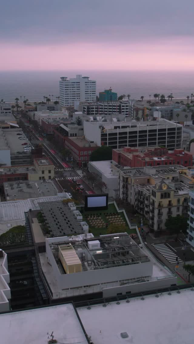 Met at the movies ✨🎬We teamed up with @metinthecity_ for an unforgettable rooftop movie night at @theparksantamonica sunset skies, the Pacific Ocean in the background, and a night that felt straight out of a movie 🎬🌊
•
•
📞 321-233-3873
💌 DM us💫
•
•
#motionflix #motionflixandvibe #movies #watchparty #bigscreen backyardmovies datenight residentevent events screenrentals losangeles events outdoormovies outdoormovienights
LAmovies residentevents