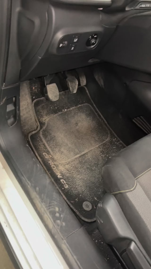 #avantaprès d’une C3 de courtoisie. #lavageauto #detailing #ironclean