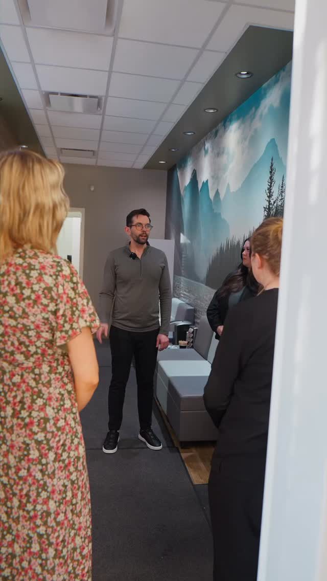 Yet another look “behind the scenes”… 😂🫠
#dentist #dental #DentalCare #FamilyDentist #dentalassistant #dentalhygienist #dentalclinic #yegdentist #yegdentalclinic #dentalhumour #dentaltok #DentalLife #EdmontonDental #EdmontonHealth #DiamondviewDental #EdmontonDentist #FamilyDentist #HealthySmile