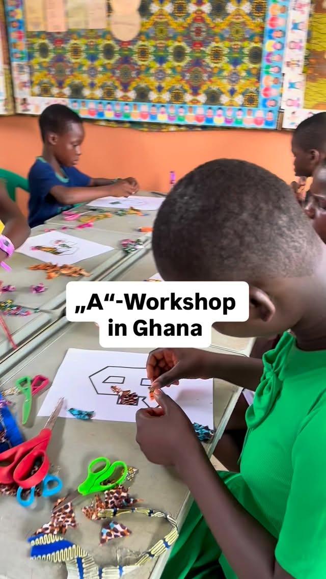 Mal ein anderer „A-potheken“-Workshop mit den wundervollen Kids bei @basicsinternational 💝
#1KindProApotheke #charity #bildung
#iloveit #fun