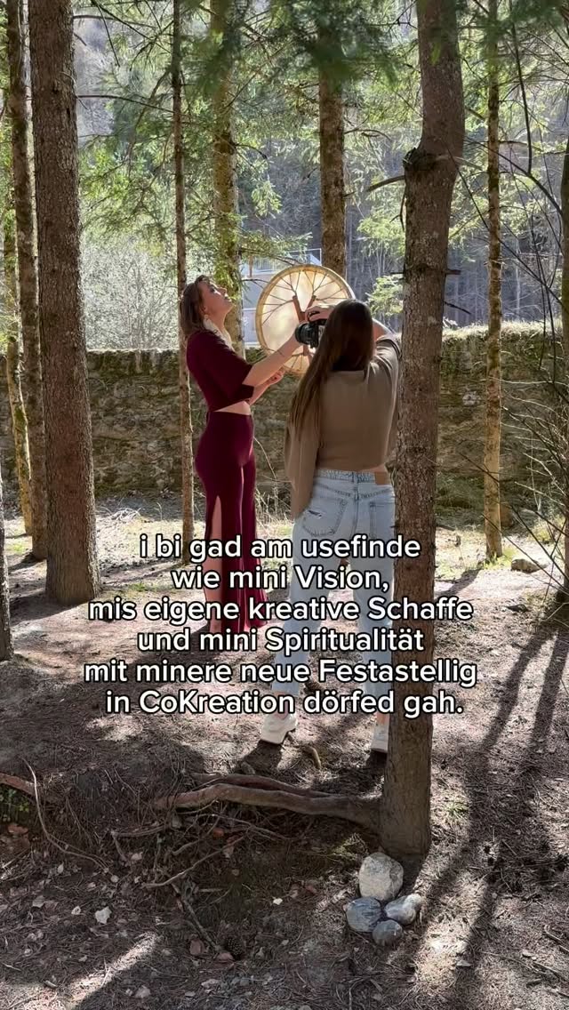 hmmm... irgendwie bini ned sicher gsi, ob i das mit dir teile söll. aber i weiss, dass gnau das es thema isch, wo ganz vieli hend. en agstellte-job wo sie forderd und de usgliich sich selber a erster stell z'setze.💪
i weiss wie schöns isch, wenn mer selbstständig isch und sich ziit cha iteile, weisses aber au wies isch, wenn mer agstellt isch und muess luege, wo mer die ziit für sich cha usenäh. wir schwer dass es isch zum switche vum job i die eigeni spirituelli welt... und gnau darum ha i echt lang zögered und au angst gha devo, mi astelle zlah.
🤍 aber hei, de fixi job, wo imne ganz andere bereich isch als mis eigene git mir en halt. es git mir d'chance dörfe und ned müesse kreativ sii. er git mir gspröch uf ganz anderne ebene, wo nu will sie ned i mini bubble ghöred, ned schlecht sind. im gägeteil - es isch u spannend und inspirierend mit mensche z'schwätze wo ganz anderi lebensgschichte und erfahrige gmacht hend.
i dörf für mi jetzt na d'balance finde - die z'finde bruucht ziit und geduld✨🙏
➡️ und weisch was s'coole isch, all das wo i jetzt awände, dass i ned z'kurz chume cha i dir wiitergäh, bi de Tagesuusziite, Retreats und 1:1💕
STEPHANIEBUECHEL
HEIHEISTEPHANIE
ABTWILSG
FOTOGRAFINSTGALLEN
FOTOGRAFINOSTSCHWEIZ
RETREATSCHWEIZ
AUSZEITSCHWEIZ
ZURÜCKZUMIR
FURNA GRAUBÜNDEN
STGALLEN
RETREATNORWEGEN
TROMSØ
FOTOREISEFÜRFRAUEN
LIFECAOCH
ZYKLISCHESLEBEN
FRAUENPOWER
FRAUENCOACH
TAGESAUSZEITSTGALLEN
STEPHANIESSAFESPACE
SCHWEIZERPODCAST
PODCASTAUFSCHWEIZERDEUTSCH