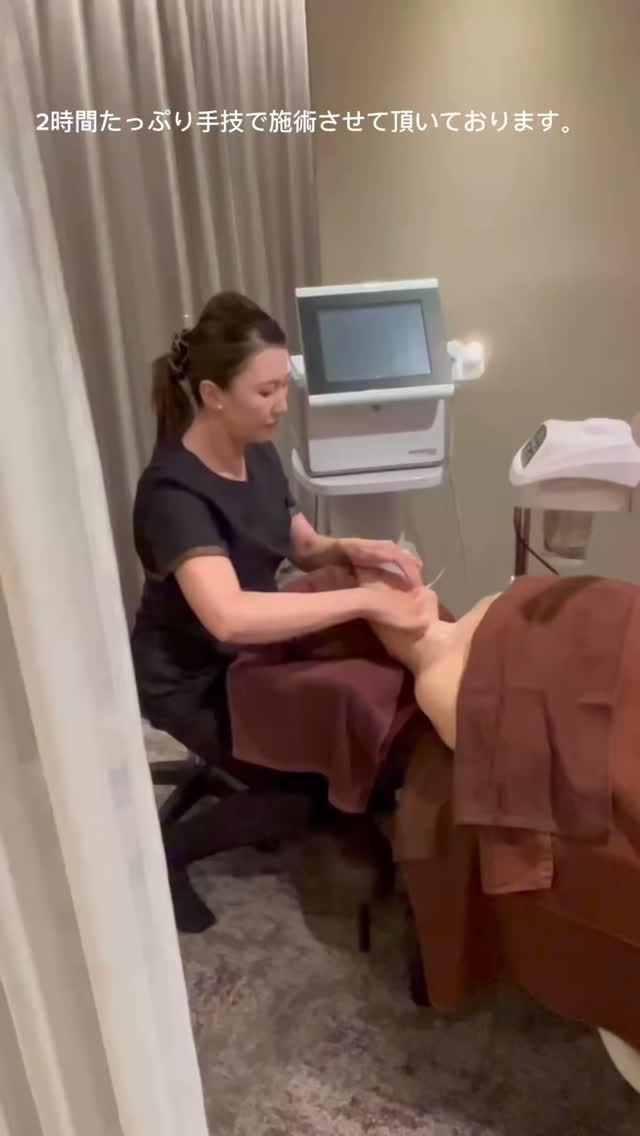 機械だけの施術だと思っていませんか?
チカグレースでは
2時間たっぷり“手技”で丁寧に施術しています。
「ずっと手でやってくれるなんて思わなかった」
と驚かれるお客様も多いです。
リラックスしながら
しっかり結果も感じていただける時間を。
自分へのご褒美に
特別なひとときをお過ごしください✨
#元住吉 #元住吉エステ #韓国エステ #チカグレース