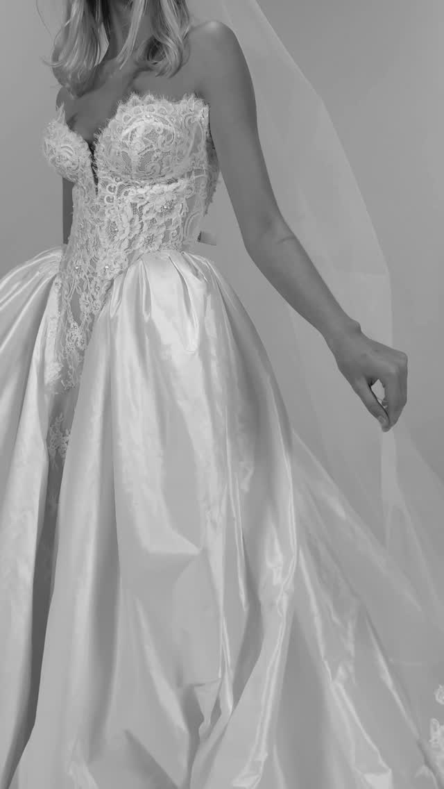 A bridal look that embodies a modern day renaissance. Abigail from Atelier 2026 Collection
#bridalcollection #wedding #weddinggown #bridalinspiration #newcollection