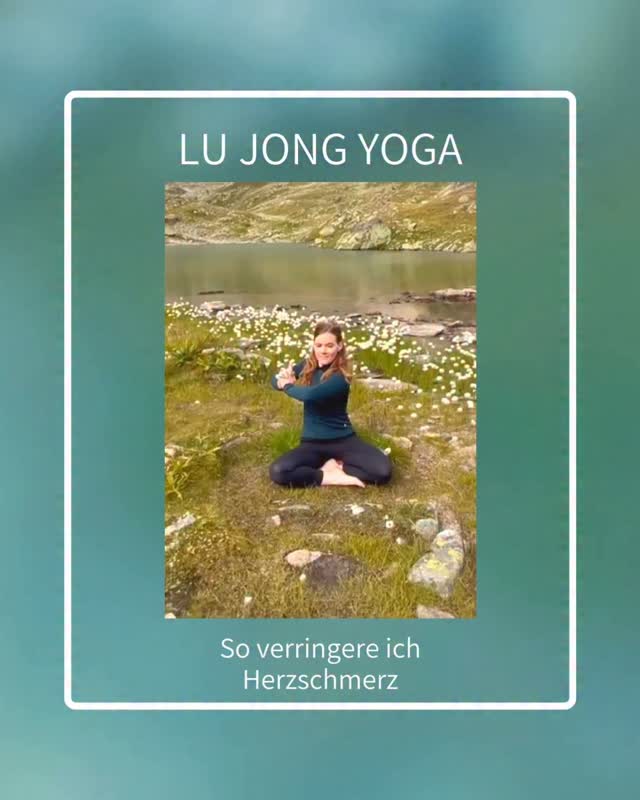 💘HERZSCHMERZ PLAGT MICH GRAD ARG.
Zurück von meiner Tibet-Frühlingsreise, vermisse ich meine Herzensheimat enorm.
💛DIE HERZWÄRME DER MENSCHEN,
die unglaubliche Weite der Natur, die kraftvollen, heiligen Kulturstätten.
All das lässt mich in Tibet daheim fühlen.
💕WENIGER HERZSCHMERZ DANK LU JONG – GEHT DAS?
Ohja. Die Übung «Norbu Lenpa» – «das wunscherfüllende Juwel erhalten» wirkt Wunder.
🥰ZUWENDUNG FÜR MEIN HERZ.
Die meditativ ausgeführten Bewegungen nehmen das Herz liebevoll in den Fokus.
Ich liebe diesen ästhetisch-schönen Bewegungsablauf, die leichte Spannung in den Armen und im Brustkorb.
🧘♀️HERZ-ERWÄRMENDE MEDITATION
Den Abschluss der Übung bildet eine Meditation, in welcher ich den Fokus achtsam auf mein Herz richte und seine Sanftheit und innere Wärme wahrnehme. Es entsteht ein wohlig-warmes Gefühl.
💃JETZT LU JONG SCHNUPPERN KOMMEN!💃
🗓️WANN:
16. April 2026,
19-20 Uhr.
📍WO:
Gemeinschaftsraum Platzhirsch,
in Zürich-Wiedikon, am Bernhard-Jäggi-Weg 35.
😍ERLEBE, WIE LU JONG BLOCKADEN LÖST
und deine innere Balance stärkt.
❣️Gerne per DM anmelden.
Ich freu‘ mich von Herzen auf dich. ❣️
😍❓️WAS IST LU JONG?❓️😍
🧘Das tibetische Heilyoga ist eine uralte Bewegungspraxis der tibetischen Medizin.
🤩Sie löst Blockaden auf physischer, geistiger und energetischer Ebene.
🪷Lu Jong verhilft dir zu mehr Gesundheit, innerer Ruhe und Ausgeglichenheit.
💪Die achtsame Praxis kombiniert Bewegungsabläufe mit gezieltem Atmen.
❣️WICHTIG: BITTE BEACHTE, ...
..dass das Video keine Übungsanleitung ist. Hierfür braucht es Informationen zu Handhaltung, Atem etc. Das korrekte Ausführen der Übung ist essentiell, damit sie ihre Wirkung entfalten kann und der Körper keinen Schaden nimmt.
💞WAS HILFT DIR ALS STIMMUNGSAUFHELLER?
Ich freue mich auf deinen Inspirationen dazu in den Kommentaren.
#lujong
#yogazürich
#stille
#herzkraft
#achtsamkeitsmeditation
LU JONG
YOGA
HERZ
HERZKRAFT
MEDITATION
ACHTSAMKEIT