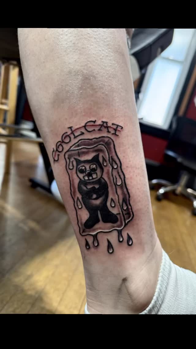 A “cool cat” for this cool cat 😎@art.whtevr
By @dfd.james.tattoos 🧊
.
Book via link in bio
.
.
.
.
.
.
.
.
.
#ellsworthmaine #tattooshop #tattoosofinstagram #tattoooftheday #tattooideas