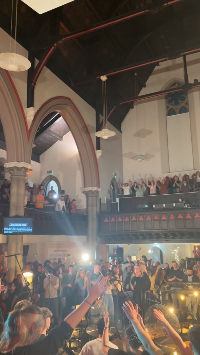 Friday Night Worship in Glasgow 🙌🏽
It’s fantastic to see people young and old with a renewed hunger for truth and a deep love for Jesus.
The Church is alive 🤍 Revival is in the air 🙌🏽
Thank you to @the_revelation_room for organising another fantastic evening of worship.
#therevelationroom #worship #church #jesus #glasgow