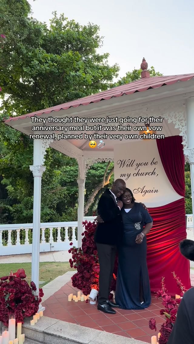 Vows renewal vibes at @thealkaffmansion was so so magical āØš
Honoured to have been part of your parentsā special 30th anniversary š¤ @debs_omolola
Planner: @vowsatdawn
Venue: @thealkaffmansion
Venue stylist: @artcammy
Photography & videography: @flocktogethr
#VowsAtDawn #WeddingPlanning #SingaporeWeddingPlanner #PersonalisedWeddings