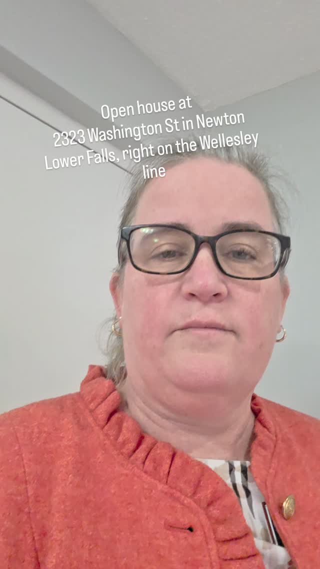 Great entry point into Newton. Well maintained condo with 18 units. 14 are owner occupied
2 bed
1 bath
Corner unit.
1 parking spot near main entrance.
Cat friendly
Non smoking building
Laundry in same floor as unit.
This is on the Wellesley line. Across the street is a Starbucks and walking distance is a Dunkin as well as Papa Razzi.
Condo fee includes heat, hot water, trash, snow c removal and landscaping
Priced at $535,000