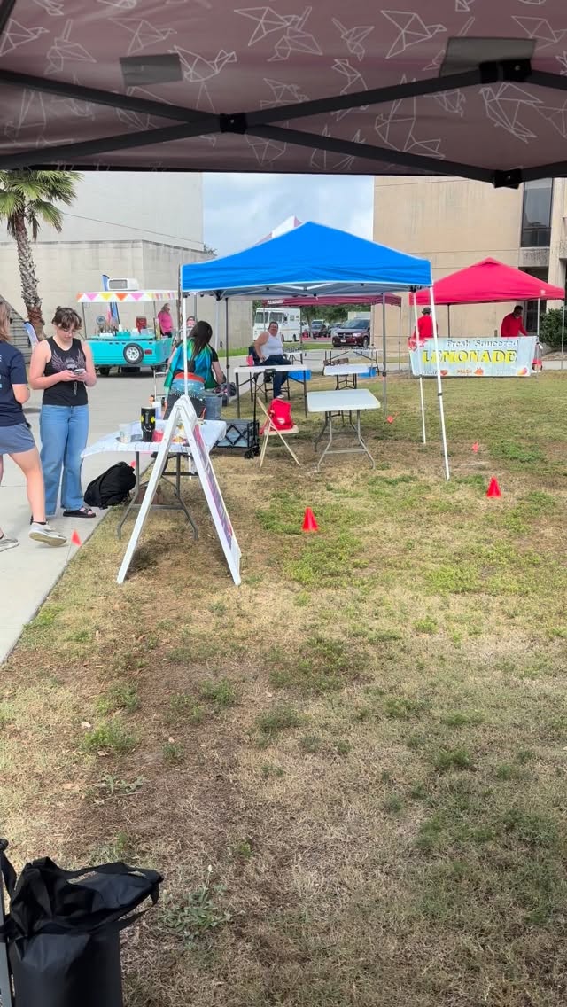 I’m at @aggiesbythesea for #springfest from 10-2 it’s gonna be a nice day. Come get some #minicakes #cakepops and #maximinis