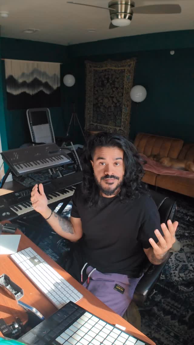 every track of mine starts like this,
a bit chaotic, a bit random, a bit magic.
somewhere in the chaos,
the identity of the track starts to form
and the puzzle slowly reveals itself.
this is that moment, grateful I got to capture it
excited to show you where this one goes. 🐍