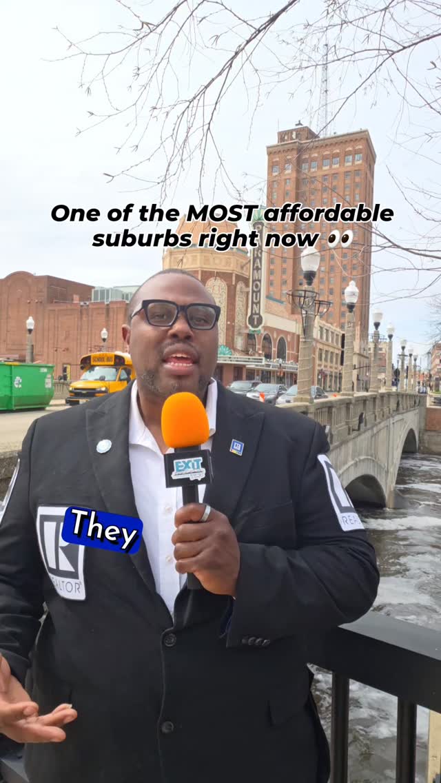 Aurora might not get the same hype as Naperville… but the numbers are telling a different story 👀
Prices are up, homes are still moving, and compared to other western suburbs… it’s still one of the more affordable options.
If you’ve been sitting on the sidelines, this might be a market to watch closely.
Text ‘JFranklin’ to 85377 if you want to break down your options 📲
#AuroraIllinois #ChicagoSuburbs #AuroraRealEstate
#IllinoisRealEstate #HomeBuyingTips