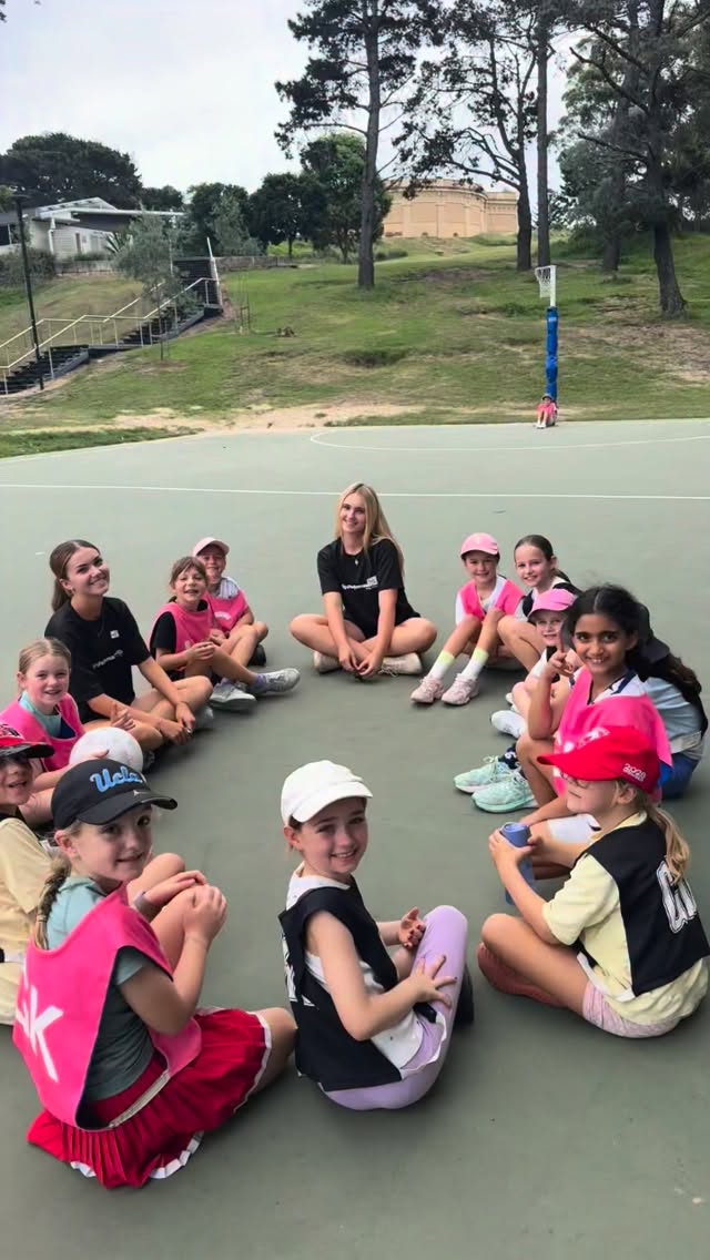 The cutest little stars shining bright today ✨ Watching these 6–7 year olds laugh, learn & have SO much fun is what it’s all about!
So proud of their energy, teamwork & big smiles 😍
Future netballers in the making! 💫
#NetSetGo #netballers #netball #schoolholidays #smiles