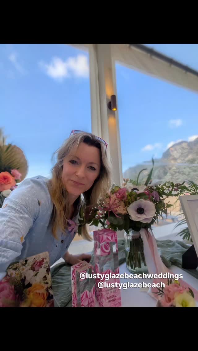 Wow! What a wonderful day for a wedding fayre at Lusty Glaze beach! The sun was shining, the sea was calm, the cocktails were flowing... (Not for me though, gotta be able to talk coherently 😂), and it was buzzing with wonderful couples and suppliers!
@lustyglazebeachweddings
@lustyglazebeach
Massive thanks to my super duper flower growers @hendrafarmflowers 😍
@cornwallcaricatures
@yeahmikephotovideo
@whitepeonycakeco
@sofiemichellephotography
@wildtidelove
@gemmalessingerart
@nickmearsmusic
@polly.webb.cakes
@mycornwallwedding
@drinknicholson
@joshbrettmagician
@babalu.films_new
@ceremoniesbyalexandra
@weddingdaydognanny
@paulonsax
@cornwallcouncilregistrars
@hannahsymonsmua
@nickwalkerphotography
#lustyglazewedding #lustyglaze #lustyglazebeachweddings #cornwallwedding #weddingflowers