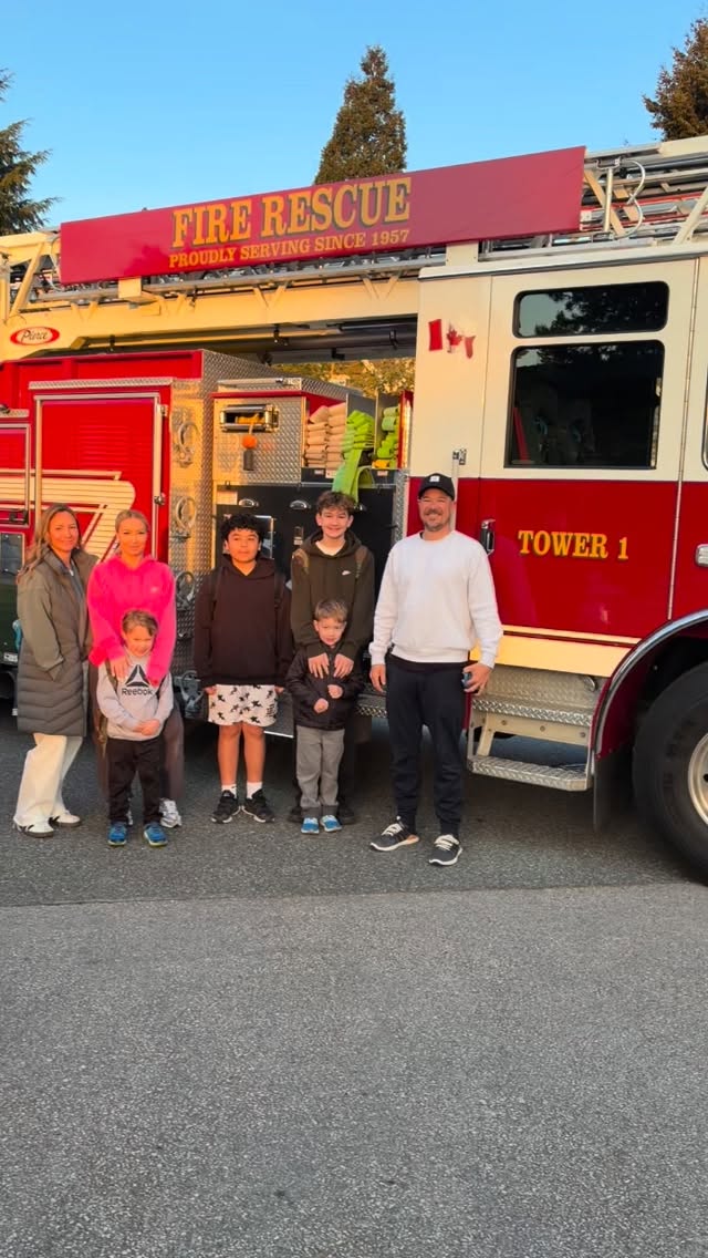 An EPIC morning for 4 awesome kids and their parents getting picked up, treated to a pancake breakfast at the hall and dropped at school by your WR Firefighters! Now and then we raffle this prize off so if you ever get a chance to bid, trust us… it’s worth it! Thanks to all the off duty firefighters who helped create a magical morning. #whiterockfirefighters #charity #epic