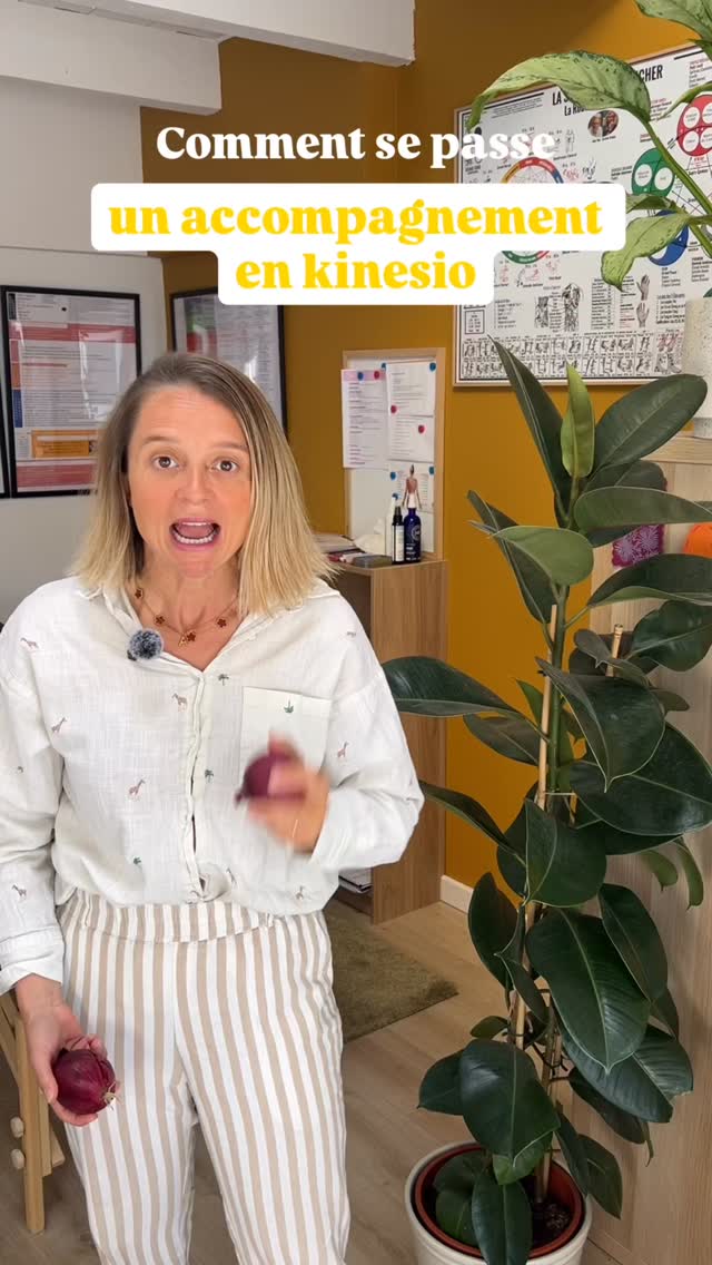 🧅 J’aime bien utiliser l’image de l’oignon pour décrire comment peut se passer l’accompagnement en Kinesiologie, notamment sur le principe de « la demande prioritaire » du jour.
Parfois, le corps a besoin de travailler sur une thématique (ou des thématiques) que tu n’aurais pas pensé en première intention, pour atteindre l’objectif final 🎯 C’est tout le principe de ce que propose cette approche corporelle 🫳🏻
Technique de bien être, qui s’appuie sur des outils autour de l’émotionnel ; bien souvent des ressentis complètement inconscients pourtant bloquant pour aller de l’avant 👊🏻
✋🏻⛔️ le Kinesiologue ne remplace pas un suivi médical et psychologique. C’est une pratique de bien être complémentaire à d’autres disciplines.