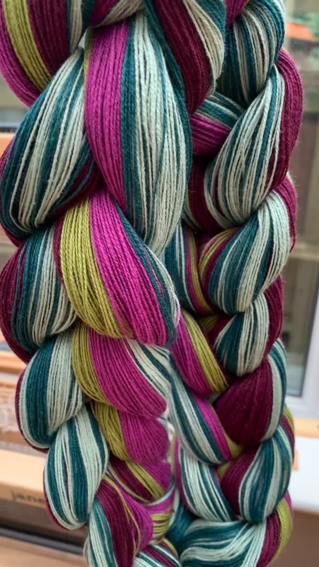 I’ve been busy at the loom weaving this gorgeous honeycomb fabric with cotton yarns ✨🧶 Cushion covers are on the way… I just need to actually get my sewing machine out first 🥴🤪
Watch this space for the finished pieces!
I’m based in Frensham near Farnham — come and visit my home studio! Visitors are always welcome by appointment 😊Contact details are in my bio 💌
#handweaving #wovenfabric #textileart #farnhamcrafttown #handmadehome