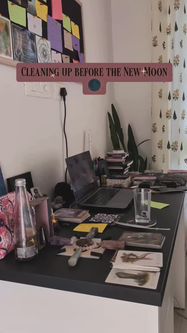 Cleaning up my workstation and professional altar on the day of the New Moon. It was so soothing to do this!
How did you spend the New Moon?
Lots of love,
Maitreyi 💜🍀✨🌑