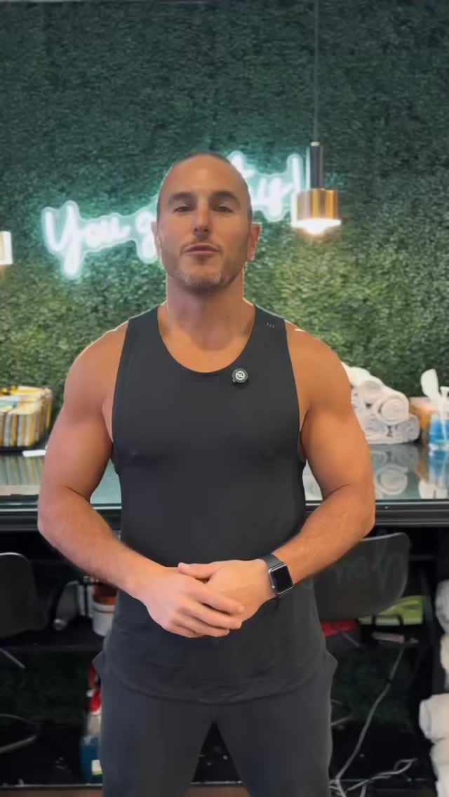 Eating ‘healthy’… but still not seeing results?
The truth is…some of the foods you think are helping you get fit are actually holding you back.
Hidden calories. Sneaky sugars. Portion traps.
Just because it’s labeled ‘healthy’ doesn’t mean it’s working for your goals.
If your body isn’t changing… it’s time to look closer at what’s on your plate.
#fitnesstruth #fatlossmistakes #nutritiontips #healthyfoodmyths #fitnesstips