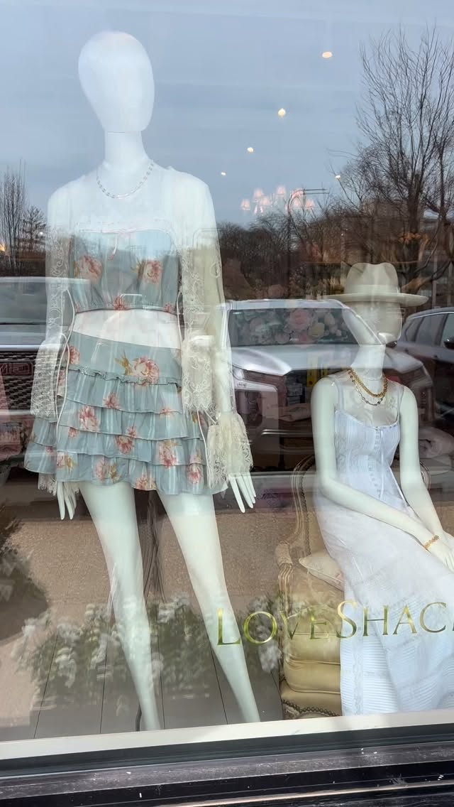 Last weekend at LoveShackFancy Wilmette 💕
A glimpse into our world—where Annie Handbags meet spring romance.
##TikTokFashion #LuxuryStyle #SpringFashion #ChicagoStyle TrunkShow