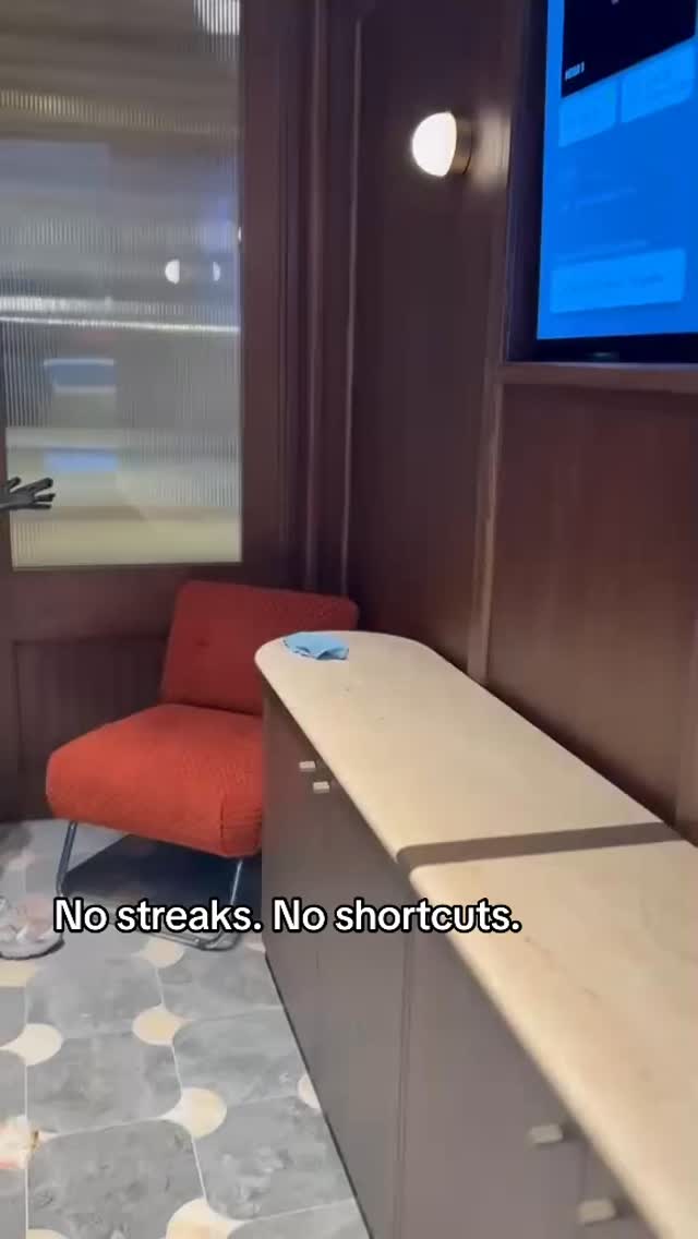 Streak-free glass and detailed finishes at The Malin Chelsea. That’s the difference in high-end commercial cleaning in NYC. #ChelseaEventVenue #TheMalinEvents #DetailCleaningNYC #GlassCleaningNYC #LuxuryCleaningService