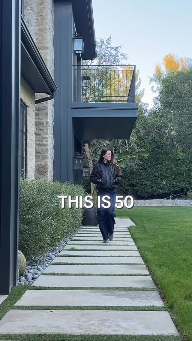 Manifesting HARD for 2026.
Goal: 10k, Help an old gal out😜
Appreciate you!!
#fashionover40 #fashionover50 #over50andfabulous #fashioninfluencers #fashioninfluencerstyle @ISABEL MARANT @EB Denim