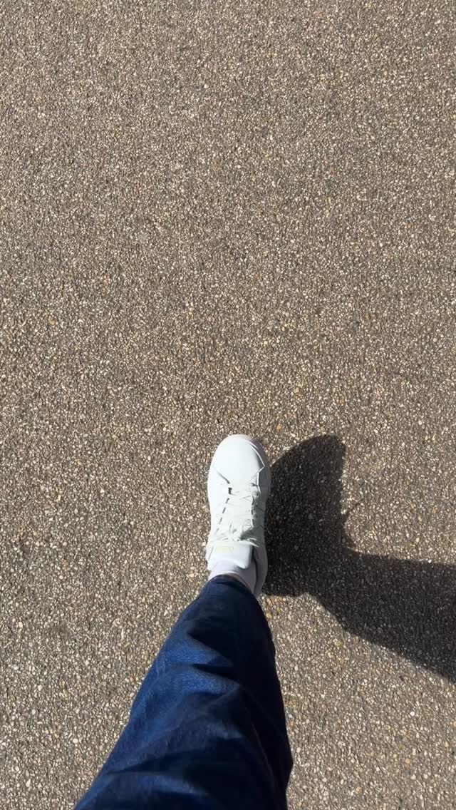 I take my clients for a walk.
There’s a reason I do this.
• Walking helps you think better
When you move, your brain stops going in circles and actually finds answers.
• Left right movement calms your system
It helps your brain settle so you can think clearly and stay steady.
• Walking side by side makes it easier to talk
It feels less intense. People just say what’s really going on.
• Being outside clears your head
Light and fresh air help your brain switch off the noise so you can see things properly.
Get moving. Get outside. Better thinking. Better decisions.
When you’re busy and your brain is full a deliberately slower practice can bring clarity.