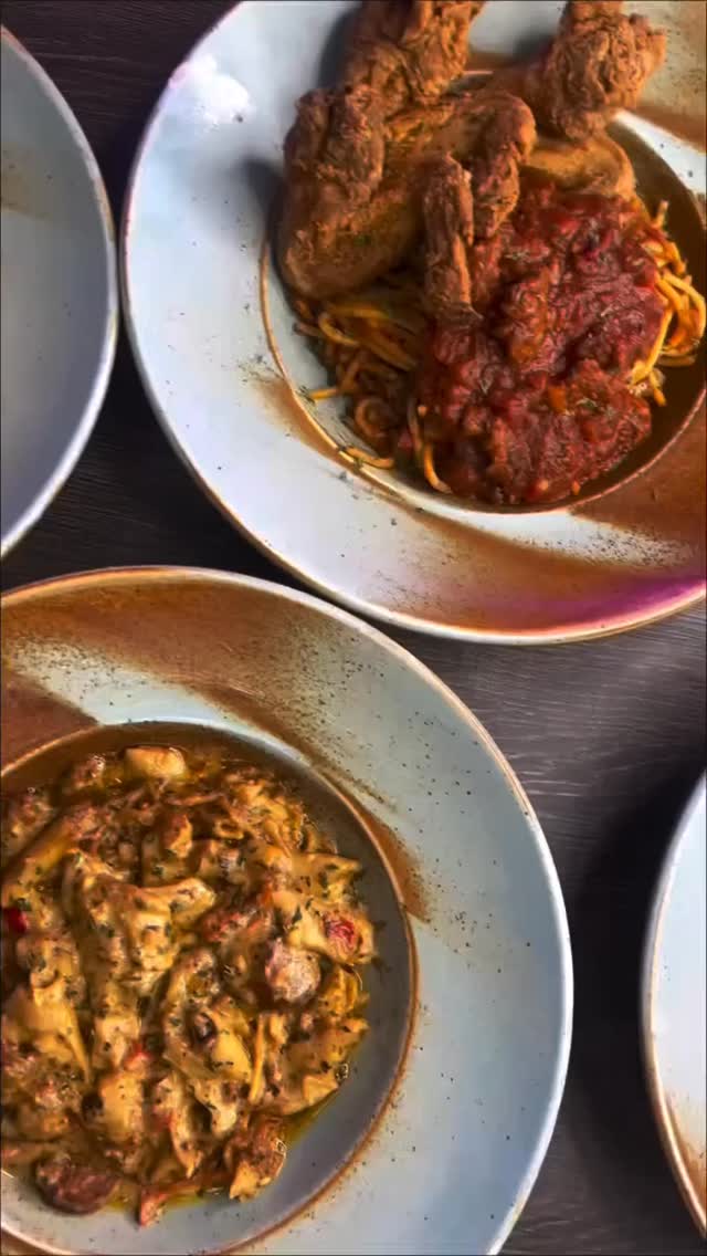 SATURDAYS WE BRUNCH🔥🔥🔥 The #1 Soul Food Brunch Day Party in Hollywood!
Every Saturday and Sunday
12pm - 6pm
Reserve your table! (Link in bio)
Sounds by @djkobeofficial
🐔 Harold’s Chicken
Chicago’s Famous Chicken & Mild Sauce⠀
📍6523 Hollywood Blvd