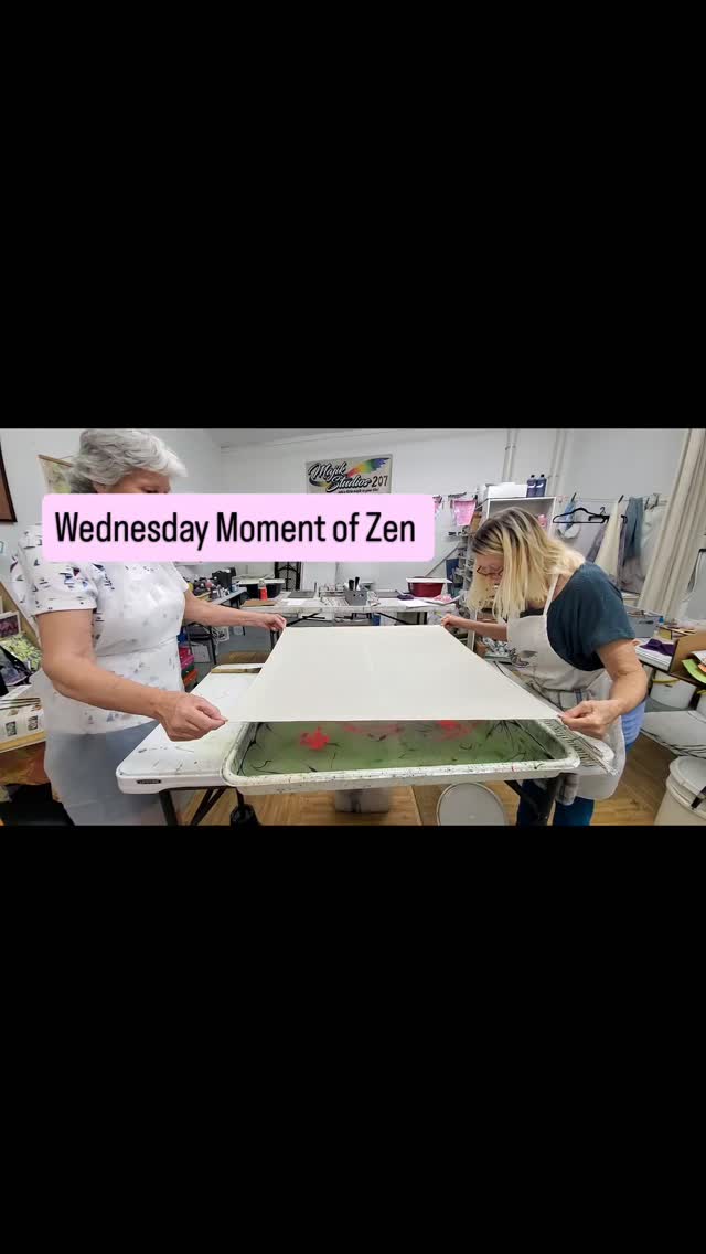 #wednesdaymomentofzen #floatingpaint #relax #radartist #localstudio