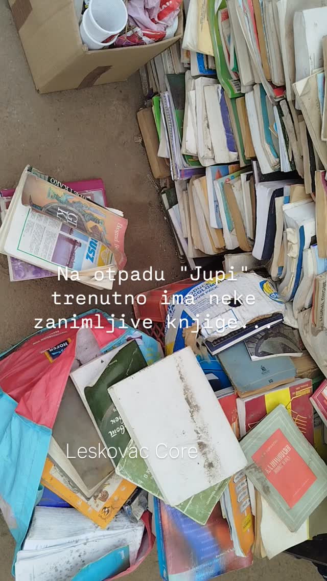 Neke zanimljive knjige na otpadu "Jupi". Požurite jer ih kvasi kiša, stoje na otvorenom. #knjige #leskovac #stareknjige #polovneknjige #knjigepopusti