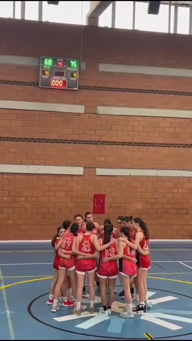 Virgen Atocha 68 - 75 Junior A fem.
Empezamos la tercera fase con una importante y sufrida victoria en casa de Virgen de Atocha, en un partido de altibajos, muy físico en ocasiones y en el que supimos mantenernos siempre por delante pese a los arreones del equipo local.
Como siempre, cuando las cosas funcionan en defensa el ataque va mejor, tenemos que seguir teniendo claro esto y mejorar mucho el cierre de rebote.