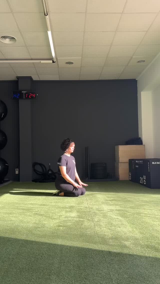 Here’s 3 reasons why;
1️⃣ You’re doing something. You’re moving your body in a beneficial way, and isn’t that the goal after all? Five minutes is absolutely better than no minutes!
2️⃣ You’re still showing up. Therefore, you’re still showing your brain and body that you can be consistent, and continue to develop your movement habits.
3️⃣ Chances are? Once you’re warm and in the rhythm of moving you’ll feel better and actually continue into your workout anyway. And if you don’t? No biggie, go and read reasons one & two again.
So the next time you’re looking to skip your session, give this strategy a go instead.
Tap like if you’re going to give this a go!
🎥 @feel.better.gym