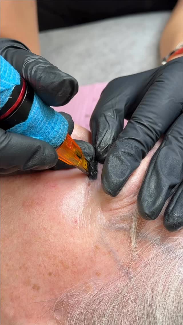 As an Artist…. It is amazing to be able to try and experience new techniques that improve our techniques, and that delivet better healed results!…. I learned how to use a Mag 15 at Kristina’s @5starbrows training and I LOVE IT! I feel like that badass girl at the Gym! 💪🏼…… if you are a PMU artist…. Take het course! ❤️❤️ I LOVE THE RESULTS!
#elpasobeauty #elpasoeyeliner