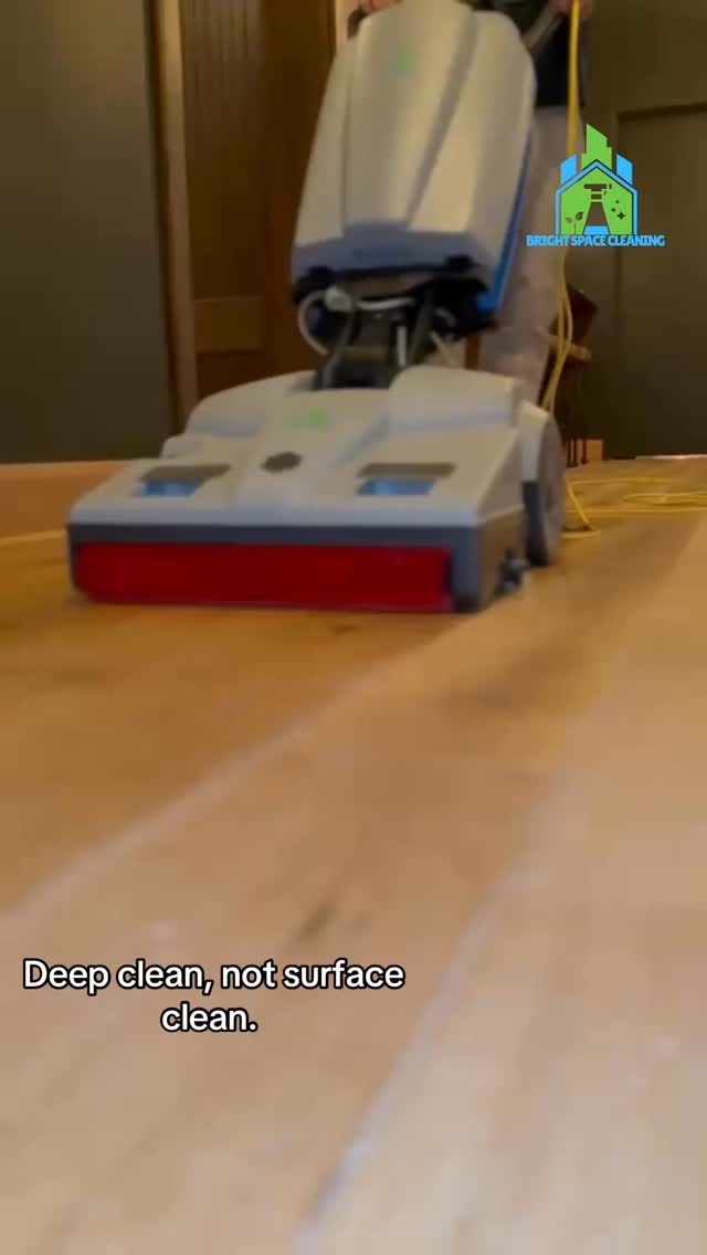 Deep cleaning hardwood floors using low-moisture methods. Professional hardwood floor cleaning in NYC for commercial spaces and luxury environments.
#NYCHardwoodCleaning #WoodFloorCleaningNYC #CommercialCleaningNYC #FloorCareNYC #LuxuryCleaning