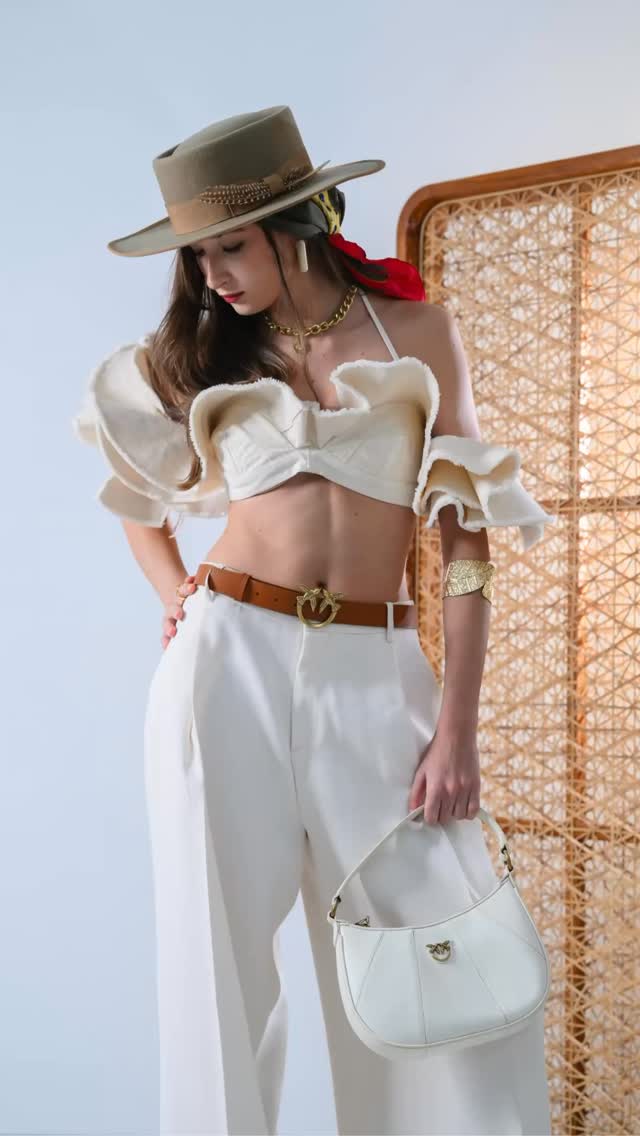 Effortless elegance, redefined 🤍✨
The @jacquemus La Brassière Artichaut cotton crop top, with its voluminous ruffled sleeves and cold-shoulder neckline, brings sculptural drama and softness in equal measure. Paired with the clean, fluid lines of @theFrankieShop trousers for a perfectly balanced silhouette.
Cinch it with a @pinkoofficial belt and matching bag for a polished finish, while @marni platform sandals add just the right amount of lift and attitude.
Refined, modern, and quietly confident — perfect for summer parties, destination getaways, or chic daytime events that turn into evening plans. ✨
Don’t be the one hearing about it later, sign up now! (Link in bio)
🗓️ Friday 17 April | 9 AM – 9 PM
🗓️ Saturday, 18 April | 9 AM – 5 PM
📍 Ida’s, Gillman Barracks
Styled by @life_by_tui & @onesoulmanystories
Photographed by Esther Sio @pixelconnection.sg
#OneSoulManyStories #ElegantStyle #OOTD #StyleInspo #EffortlessChic