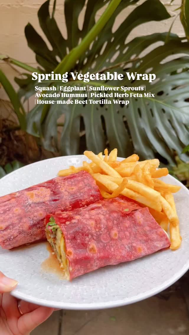 If you are looking for a meatless option, there is more than salads.
Try this with all your favorite seasonal freshness in a wrap!
.
.
.
#sixtytwomarcket #sixtytwomarcketwailuku #mauieats #meatless