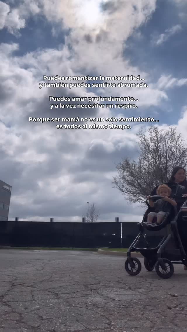 Puedes romantizarla 🌸
y también puedes hacer catarsis o quejarte.
No tienes que elegir un extremo para “ser buena mamá” o “ser real”.
Ambas cosas pueden convivir… y eso también es maternidad.
Ahora te leo 👀
¿Tú de qué lado te identificas más hoy: romantizarla o sobrevivirla? 😂💬